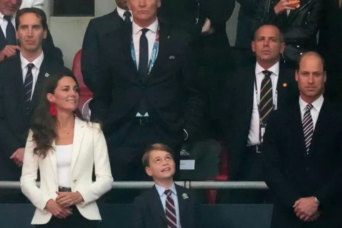 Кейт Міддлтон знову запідозрили у вагітності. Герцогиня Кембриджська з чоловіком і старшим сином відвідала фінал Євро-2020.