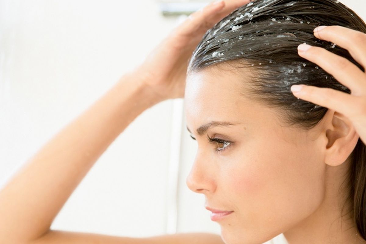 Як очистити шкіру голови за допомогою домашніх пілінгів. Для очищення шкіри голови можна скористатися й домашніми пілінгами.