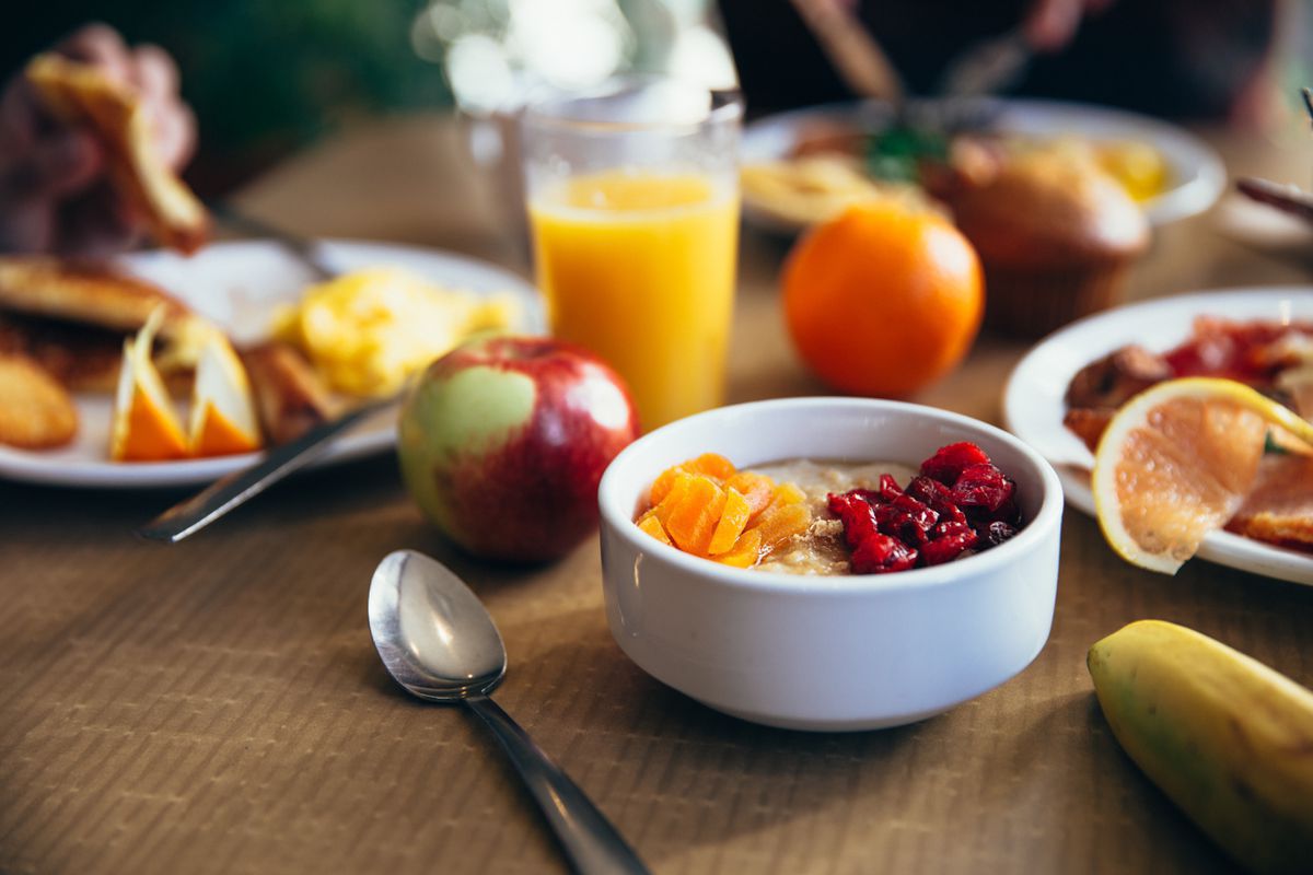 Яким чином можна щодня прокидатися у гарному настрої. Гарний настрій забезпечить правильний і вчасний сніданок.