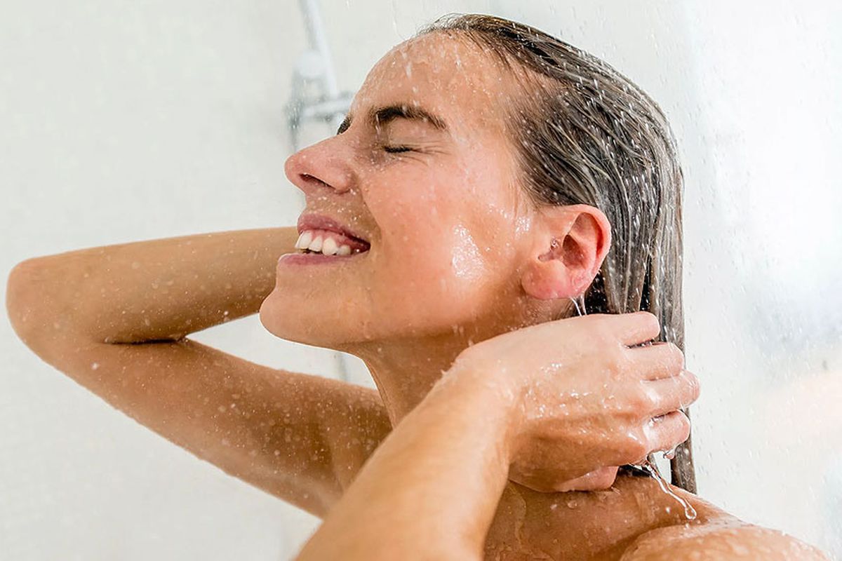 Чому у спеку прийняття душу може бути небезпечним. Приймати душ у спеку не завжди безпечно.