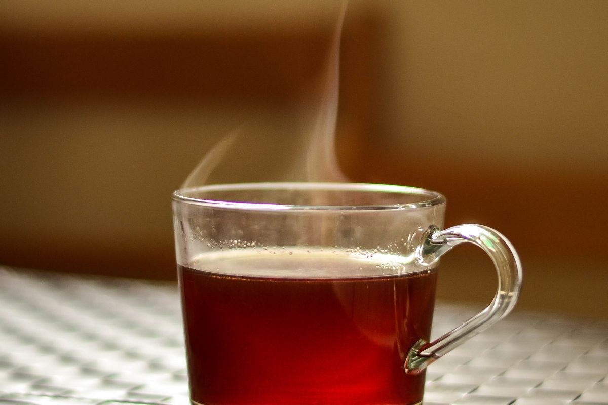 Чому лікарі не рекомендують пити занадто гарячий чай. Правильне чаювання корисне.