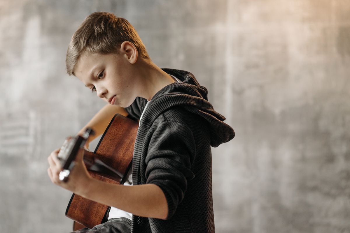 Фахівці розповіли, яку користь приносять дитині заняття музикою. Заняття музикою позитивно позначаються на стані мозку дитини.