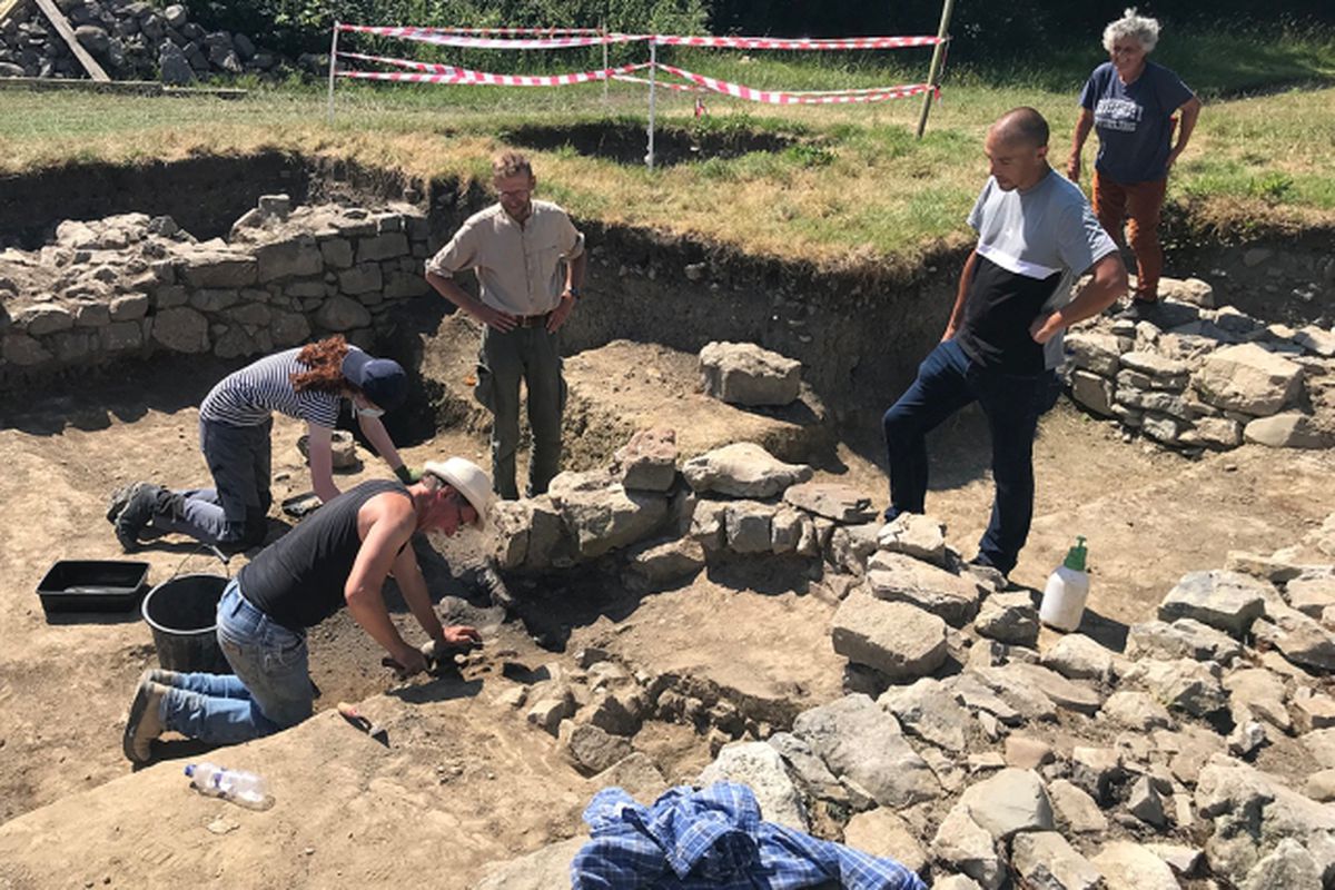 Ірландські археологи розкопали кам'яну господарську споруду монахів XIII століття. Вчені назвали знахідку "винятковою".