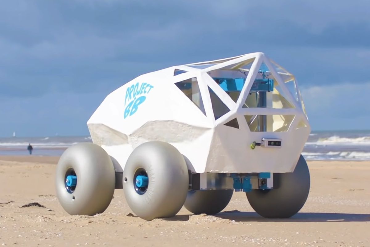 У Голландії створили робота-прибиральника, який знаходить недопалки і прибирає їх з пляжів. Розпізнавати і збирати викурені сигарети роботу допомагає штучний інтелект.
