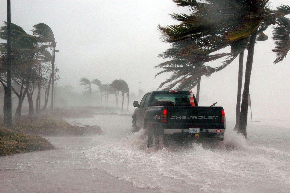 Вчені оцінили вплив глобального потепління на силу ураганів. На 8% за десятиліття: урагани стають сильнішими, але менш частими.