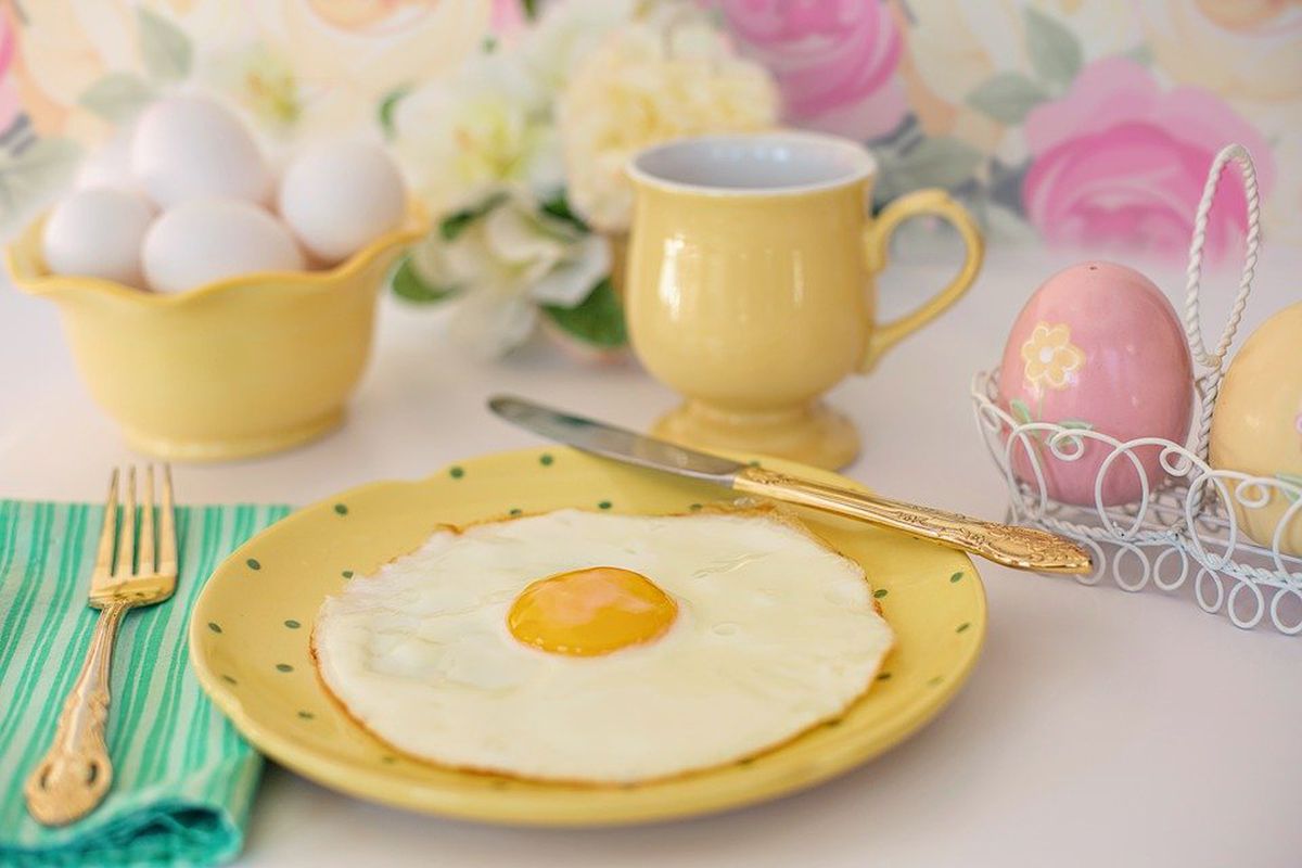 Чому лише на сніданок потрібно їсти яйця. Основні причини.