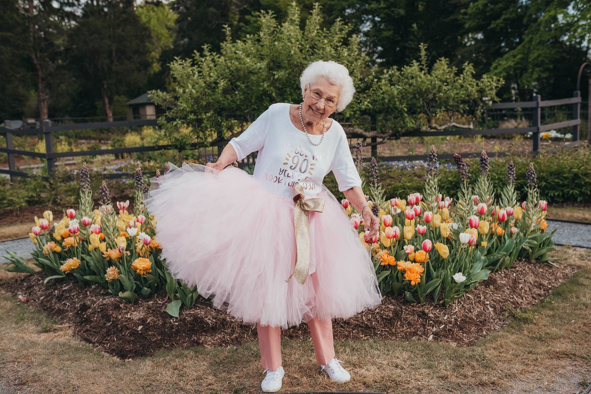 Бабуся відсвяткувала свій 90-й день народження милою фотосесією. Старенька відчула себе справжньою принцесою.