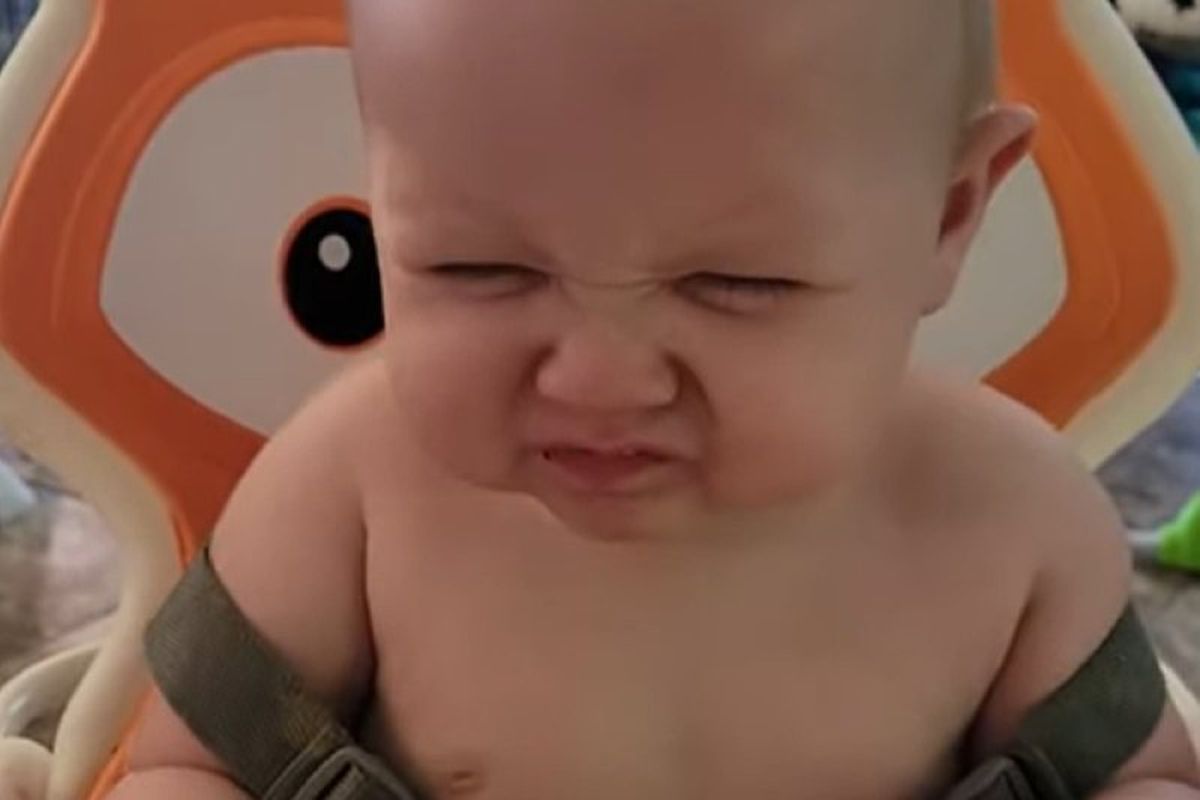 У смішному відеоролику показана реакція малюка на тунець з лимоном і перцем. Відео, яке заряджає позитивом.