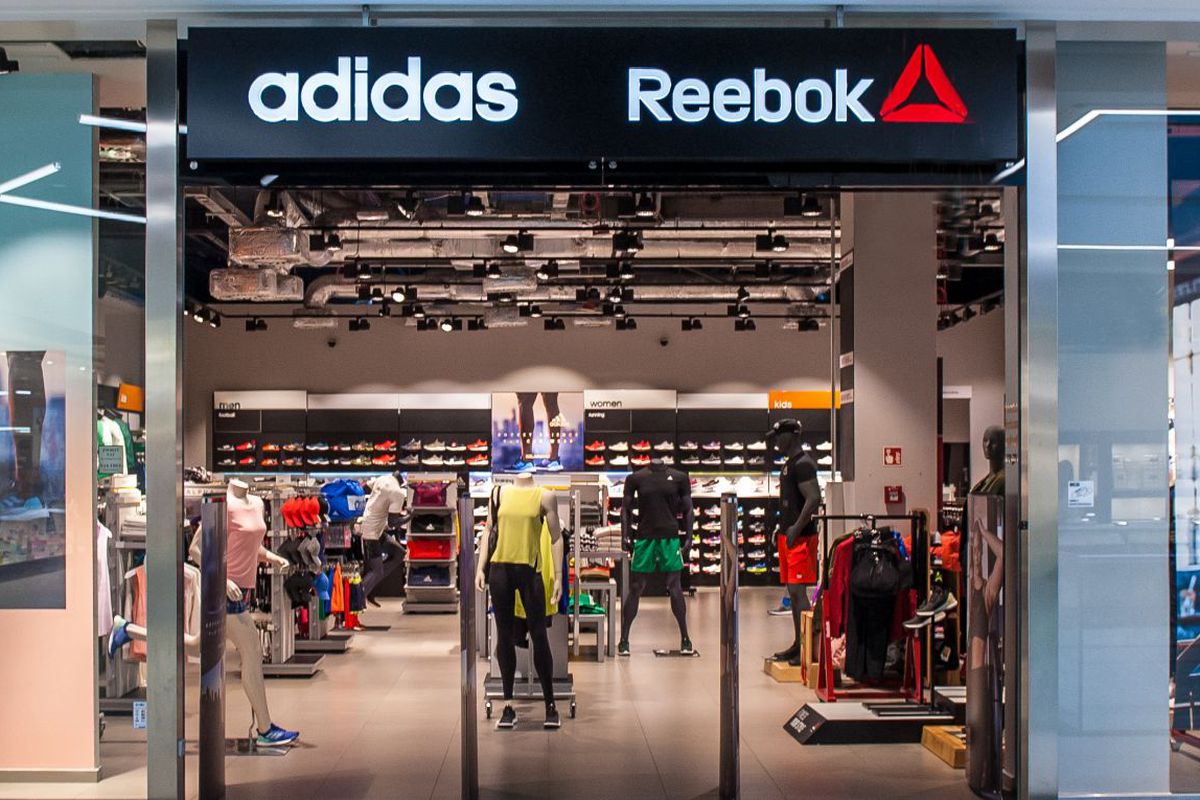 Adidas продає Reebok американцам. Відзначається, що компанія має намір розділити більшу частину виручених від операції коштів зі своїми акціонерами.