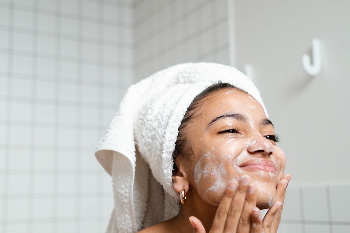 Як безпечно відлущувати шкіру на обличчі. П'ять порад для відновлення шкіри.