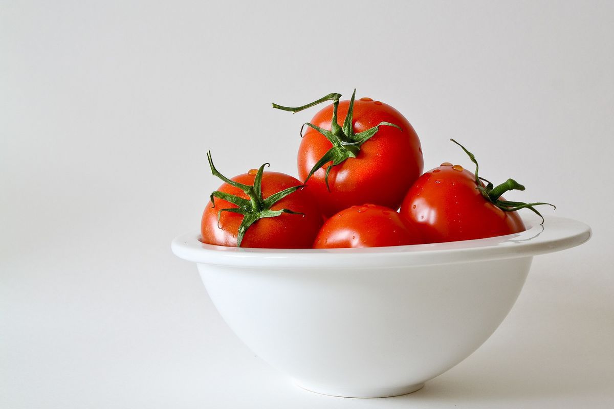 Вчені довели, що помідори ефективно профілактують рак шлунку. Вживаючи помідори, можна убезпечити себе від раку шлунку.