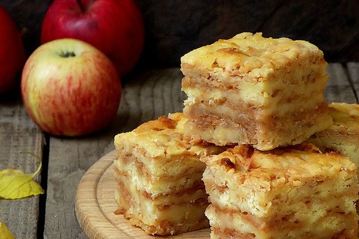 Болгарський насипний пиріг з яблуками — незвичайний та смачний. Смакота на яблучний спас.