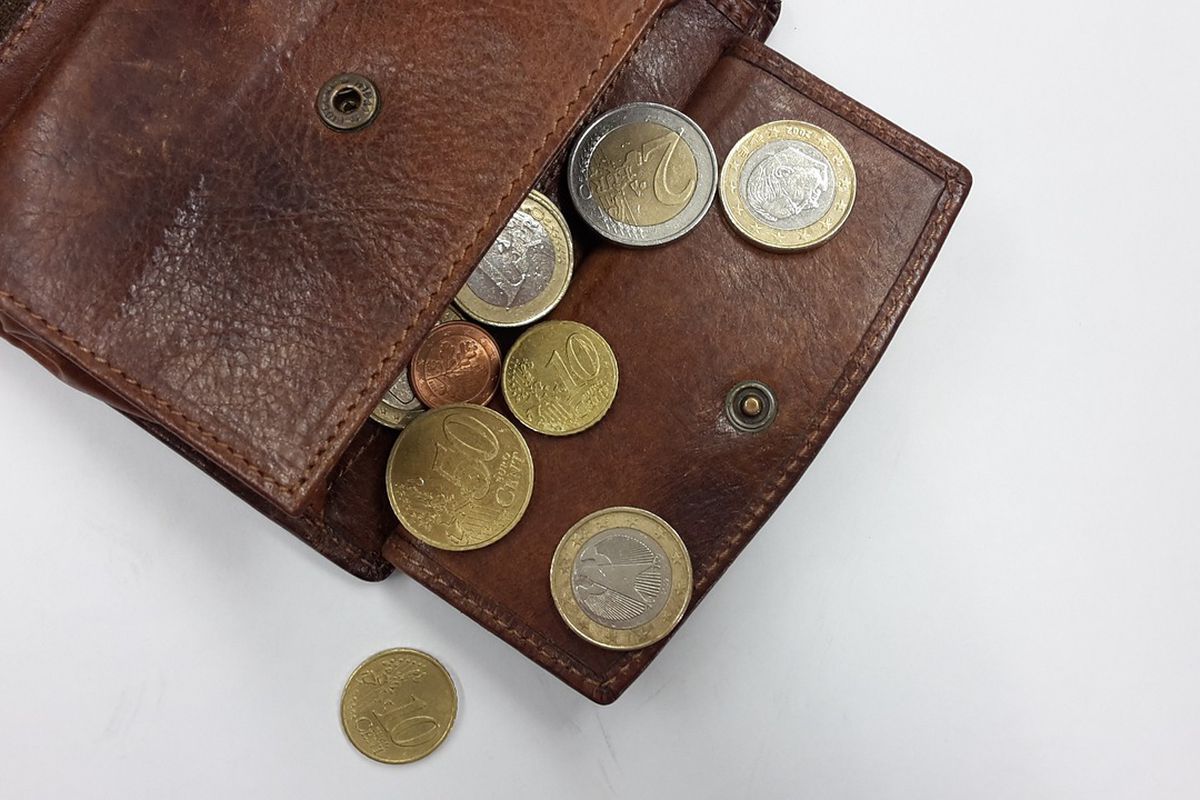 Як потрібно правильно міняти старий гаманець на новий згідно з прикметами. Як правильно позбутися зношеного гаманця.