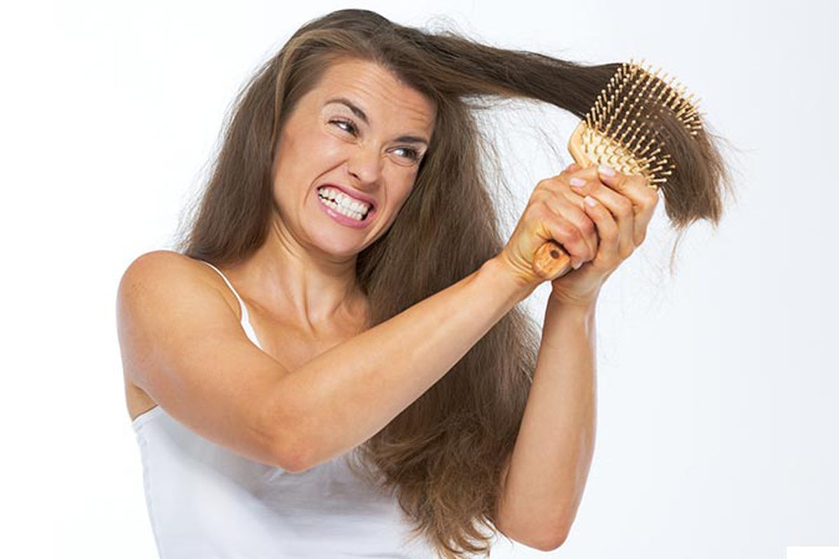 Що можна вдіяти, якщо волосся сильно заплутується після миття. Проблему заплутування волосся після миття можна вирішити.