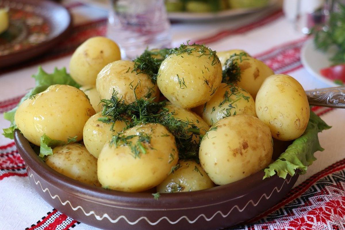 Яка порція картоплі є безпечною для здоров'я. Не варто дуже сильно захоплюватися картоплею.
