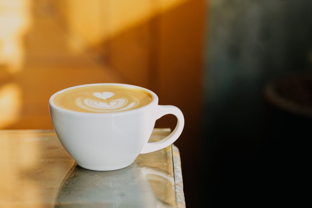 Вчені довели, що чашка ранкової кави сприяє нормалізації ваги. Ранкова кава допомагає худнути.