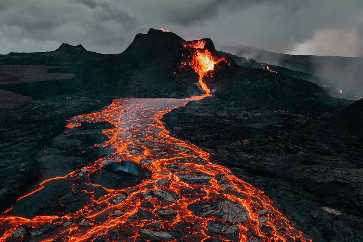 Кисень поширився в атмосфері завдяки давнім виверженням вулканів. Це стало ключовим моментом в історії створення атмосфери Землі.