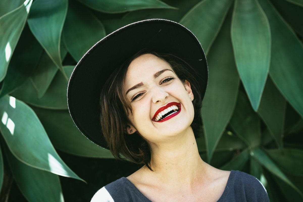 Чому треба частіше посміхатися: 8 вагомих причин. Посмішка приносить людині багато користі.