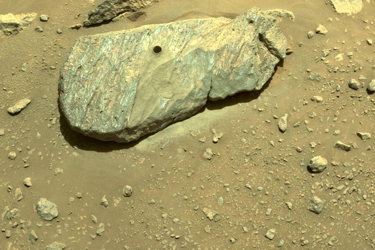 Марсохід Perseverance зміг взяти перший зразок марсіанського каменю. NASA отримає їх приблизно у 2030-х роках.