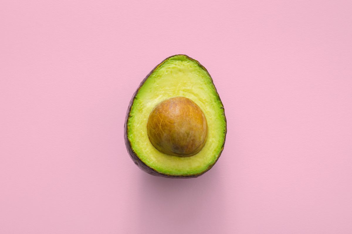 Вчені довели, що авокадо сприяє стрункості жінок. Вживаючи авокадо, жінки можуть стати стрункішими.