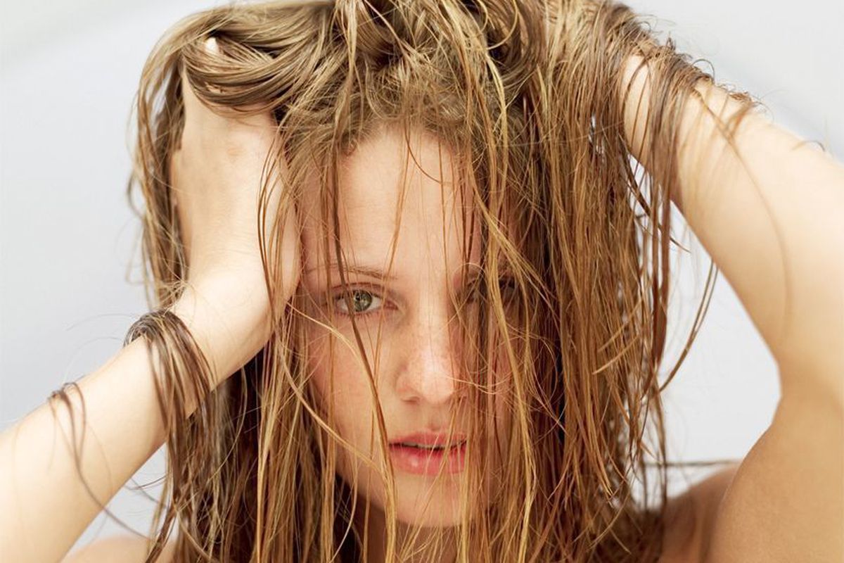 Ці 5 причин зводять чистоту вашого волосся нанівець. Існують певні причини передчасного забруднення волосся.