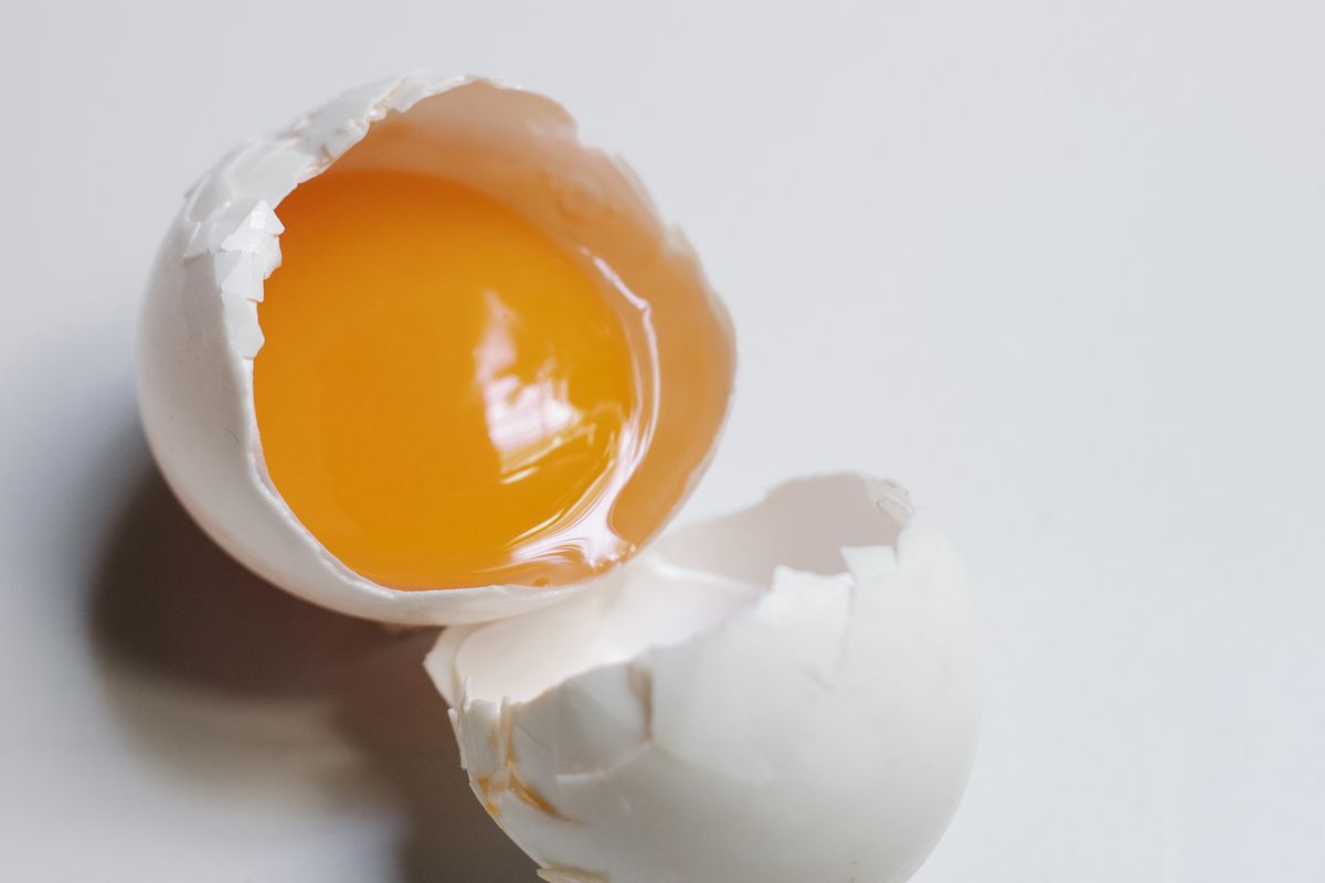 У яких випадках вживати яйця небезпечно для здоров'я. Не завжди вживати яйця безпечно.