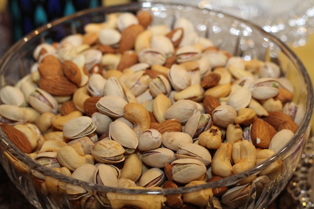 Вчені довели, що вживання горіхів не провокує набір зайвої ваги. Вживаючи горіхи, не варто переживати за набір зайвої ваги.
