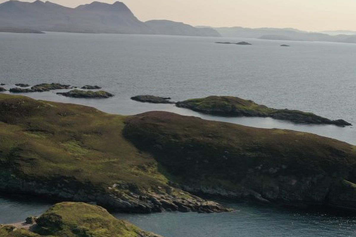 У Шотландії виставили на продаж безлюдний острів за 70 тис. доларів. Новий власник зможе реалізувати там свої ідеї.