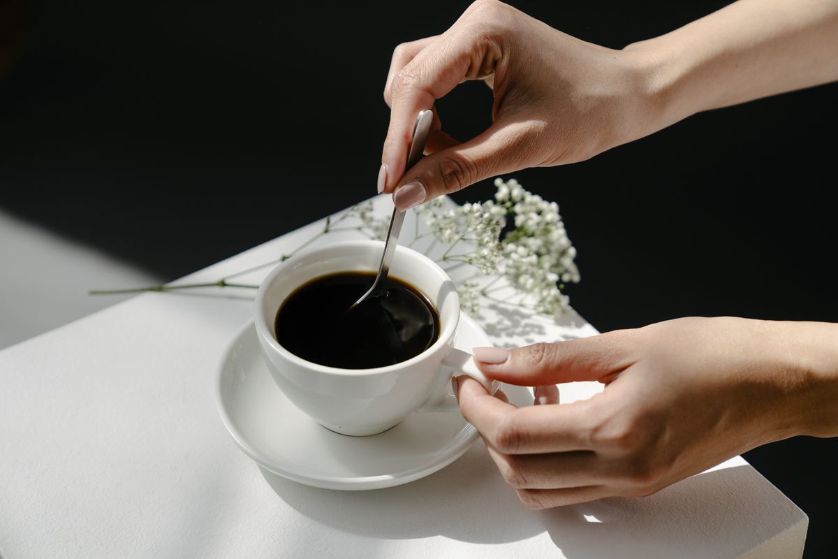 Вчені не підтвердили зв'язок між раком грудей і вживанням кави. Кава не впливає на розвиток раку молочних залоз.