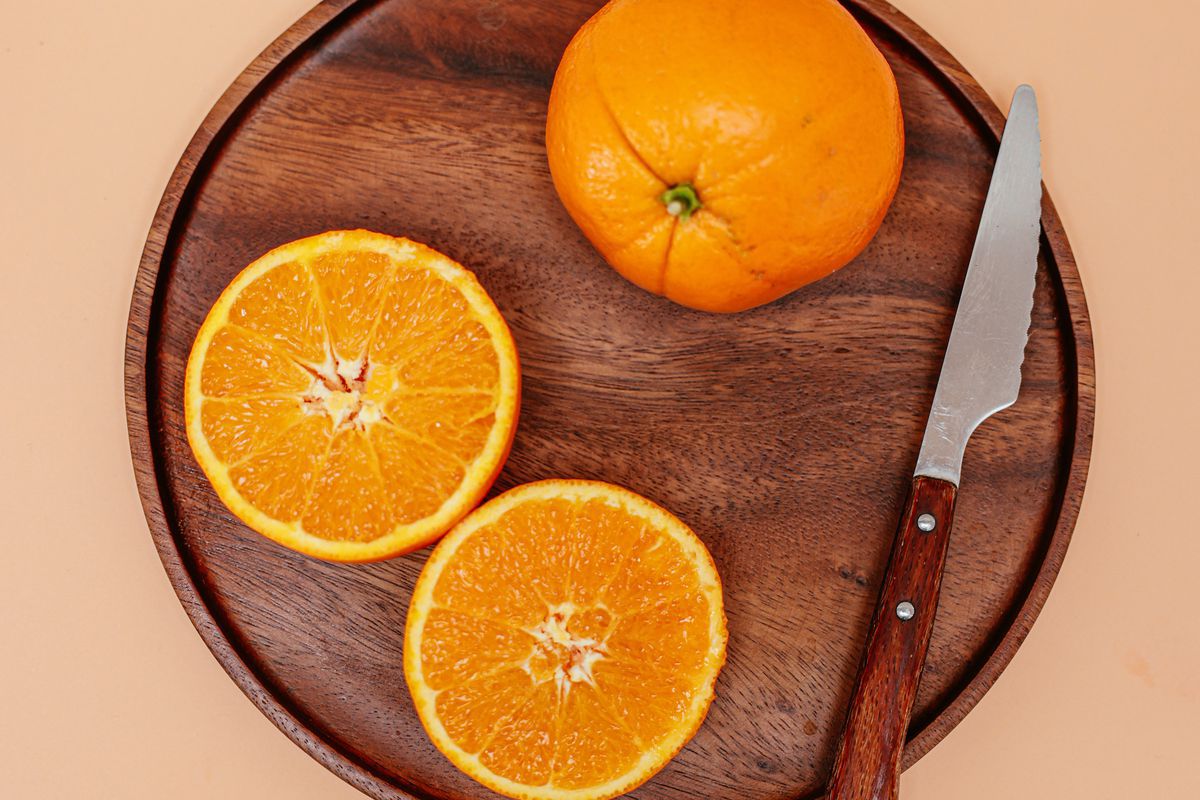 Поради, які допоможуть знайти відмінне застосування апельсинів на кухні і в побуті. 5 способів використання помаранчевих цитрусових в господарстві.