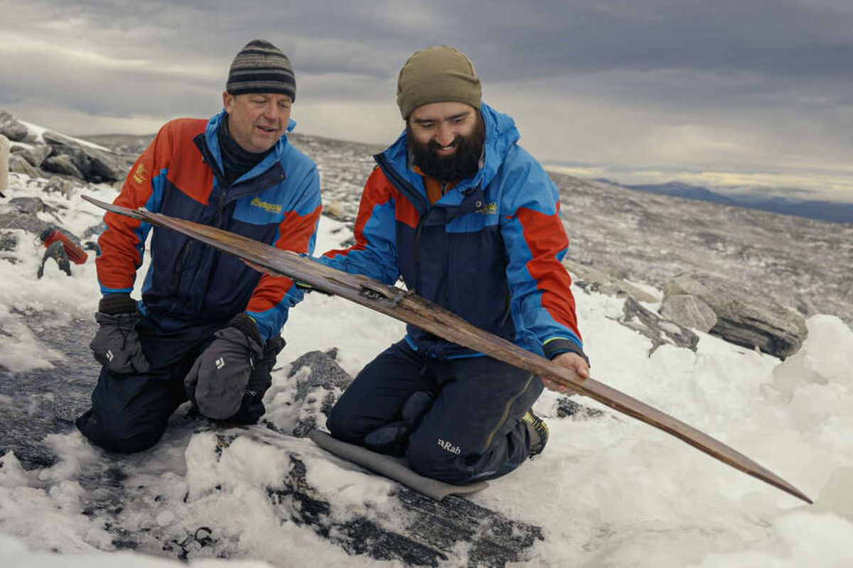 У Норвегії археологи виявили стародавні лижі — їм 1300 років. Це найдавніша пара з коли-небудь знайдених.