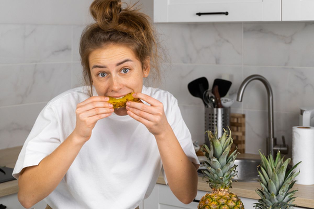 Чому споживання ананасу може негативно позначитися на активності смакових рецепторів. Як позбутися від неприємних відчуттів у роті після вживання екзотичного фрукта.