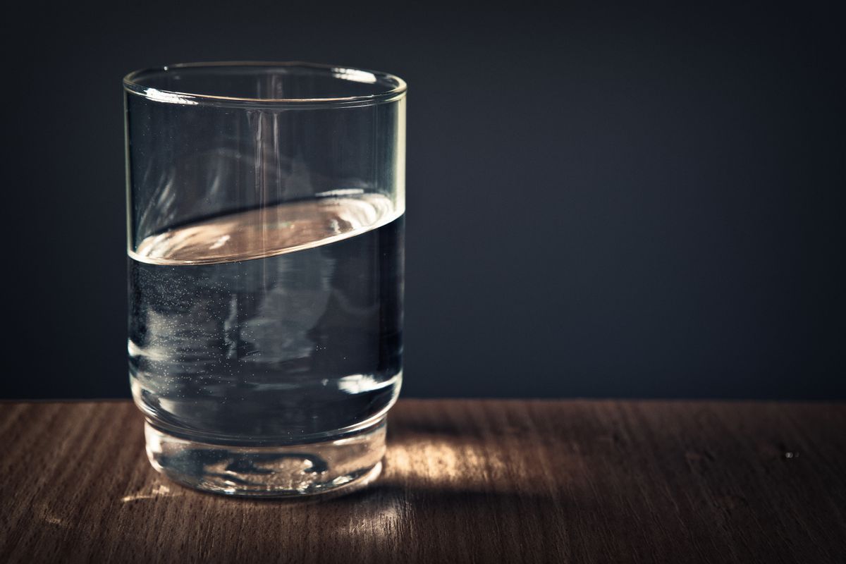 Яким чином склянка води може допомогти у здійсненні вашого бажання. Склянка води може стати у нагоді, якщо вам необхідно здійснити своє бажання.