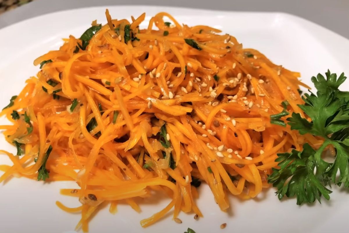 Пікантний гарбуз по-корейськи — простий вітамінний салат без проблем. Готується легко, а за смаком відмінний від моркви.