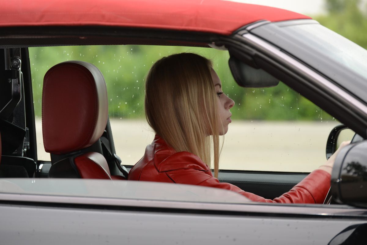 Дослідники виявили, як повсякденна поведінка автомобілістів пов'язана з їх стилем водіння. Повсякденна поведінка водіїв схожа з їх стилем управління автомобілем.