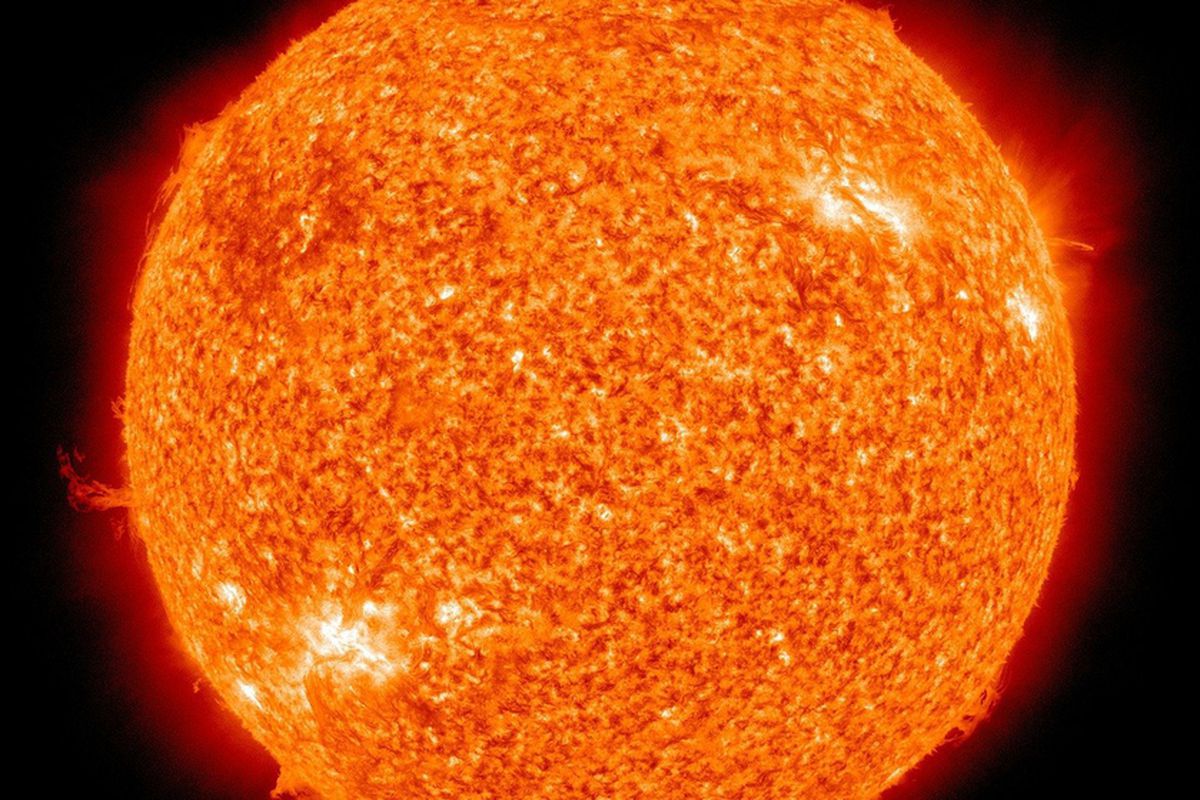NASA зафіксувала на Сонці шалену 5-годинну послідовність спалахів. На світилі сталося 7 вивержень.