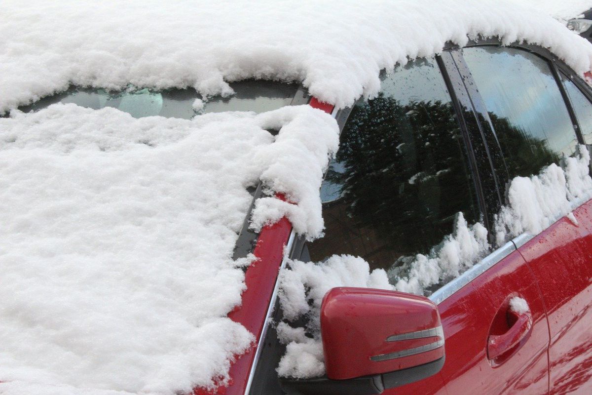 Як швидко прогріти салон автомобіля, щоб менше мерзнути в холодній машині. Поради водіям.
