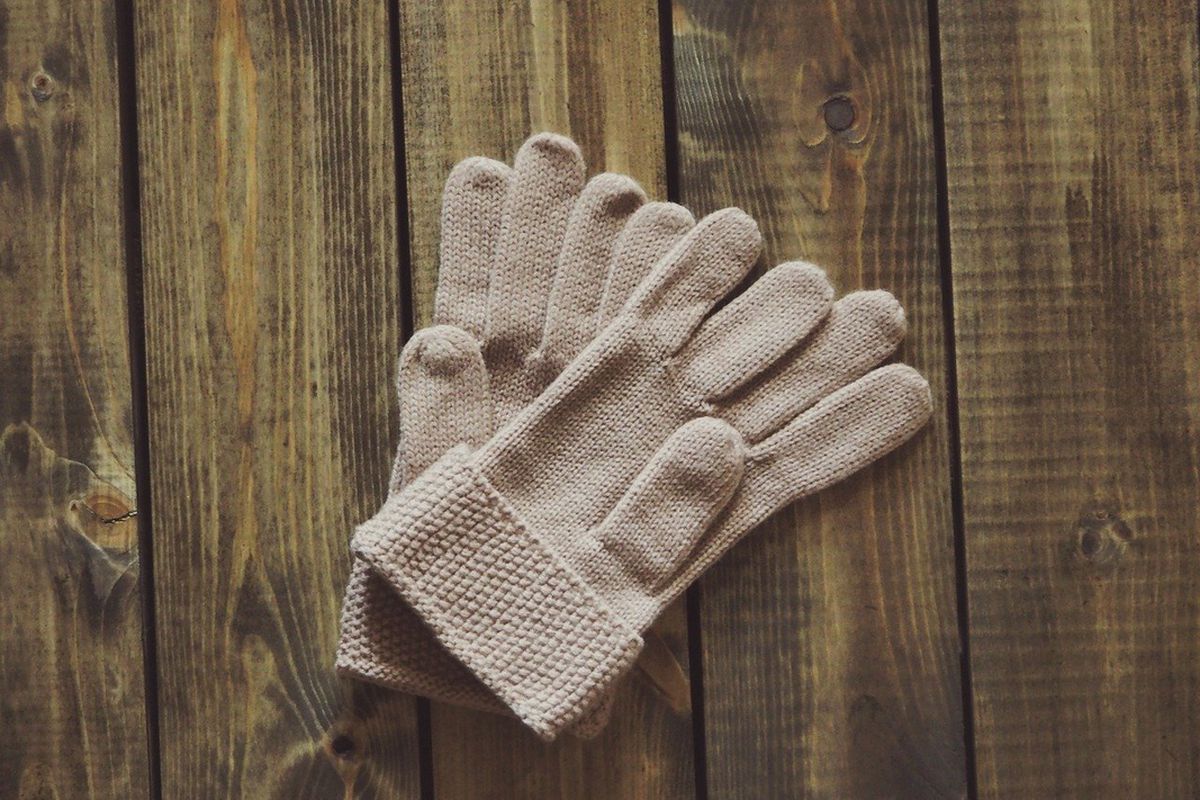 Чи можна дарувати рукавички жінці або чоловікові: прикмети. Чи можна приймати в подарунок рукавички.