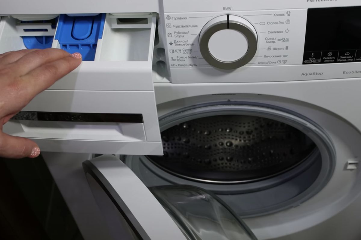 Як правильно додавати засоби для прання в пральну машинку — в лоток або відразу в барабан. Чи знаєте ви про нюанси, які допоможуть використовувати властивості вашого порошку або гелю максимально?