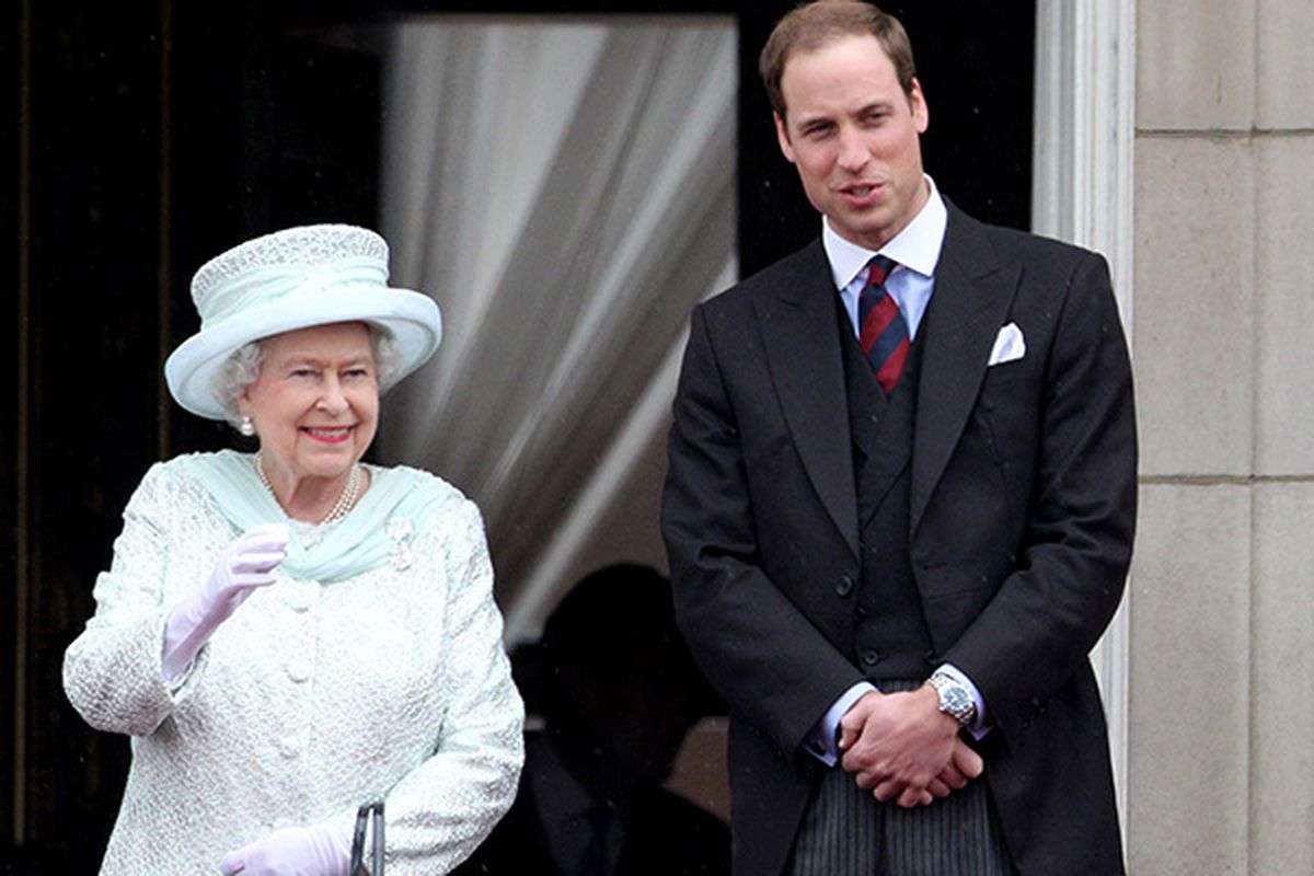 Принц Вільям провів церемонію нагородження замість королеви Єлизавети II. З кожним кроком стає все ближче до трону.