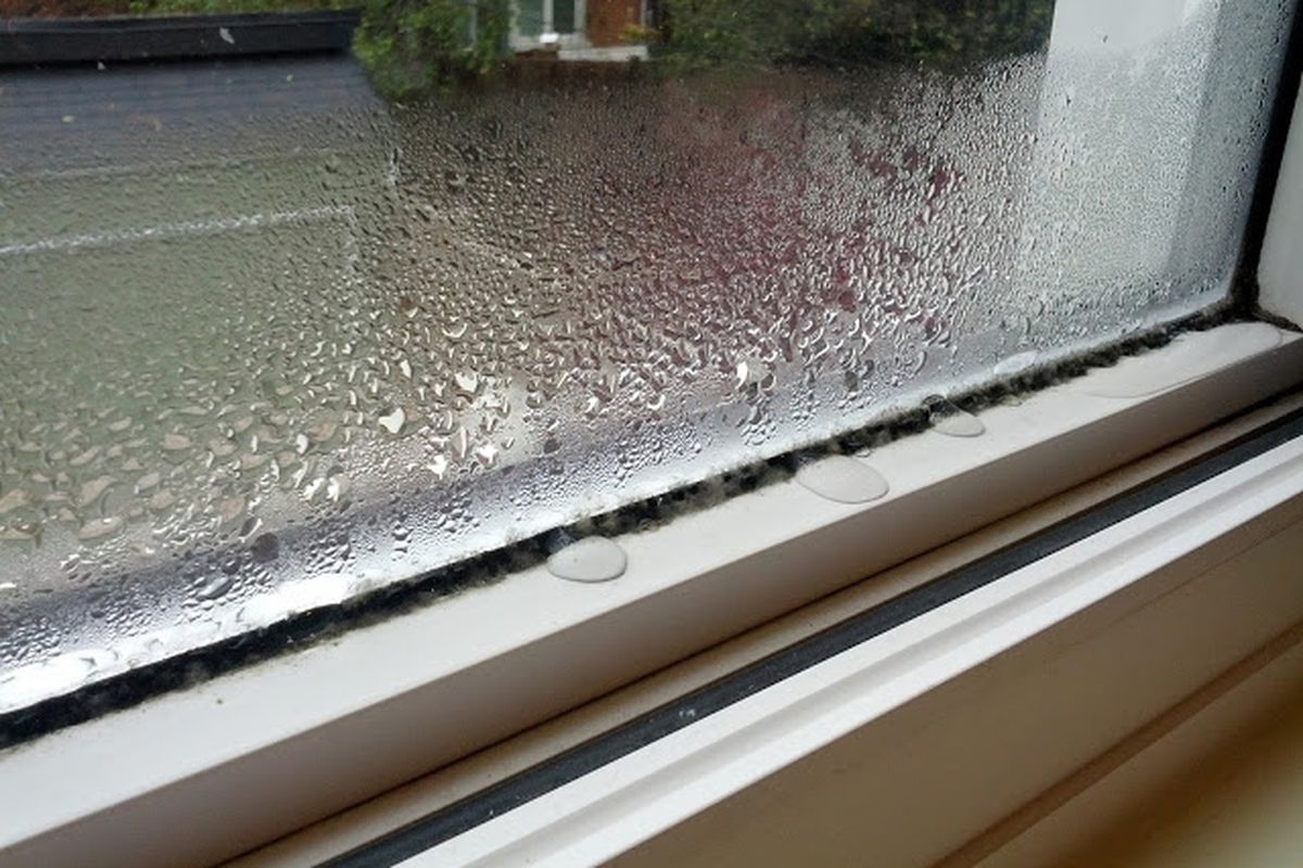 Ефективний домашній засіб проти запотівання вікон. Запітнілі вікна з настанням холодів зовсім не рідкість.
