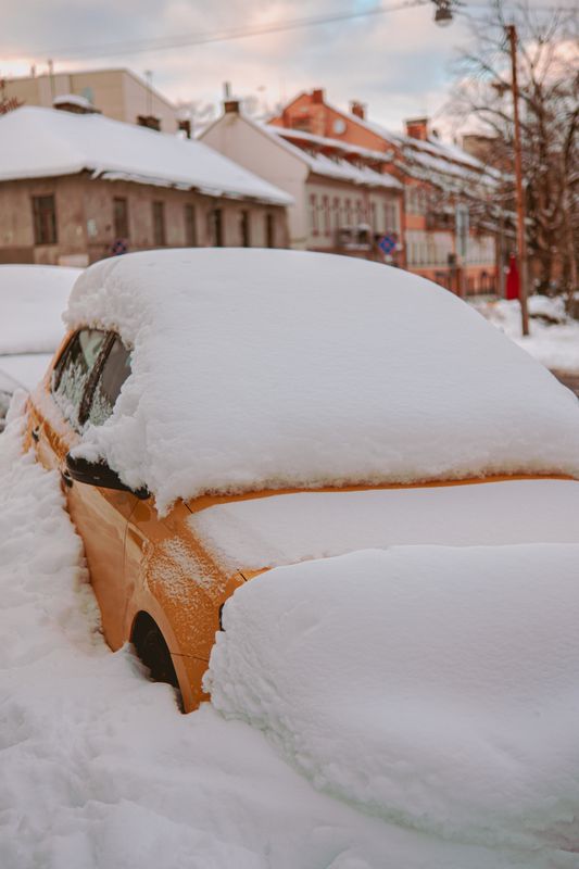 Прості і недорогі процедури перед настанням снігопадів здатні знизити кількість сезонних неприємностей. Правила підготовки автомобіля до зими.