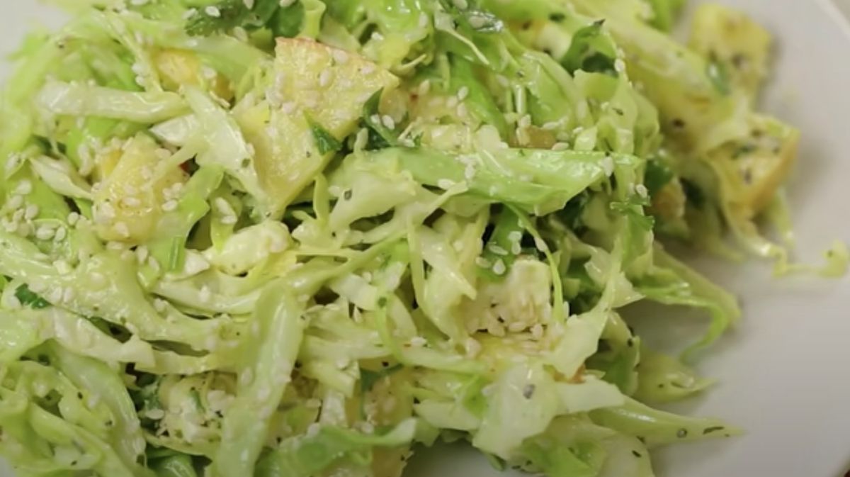 Небанальні та смачні рецепти салатів із капусти. Страви з капусти — багаті вітамінами і клітковиною.