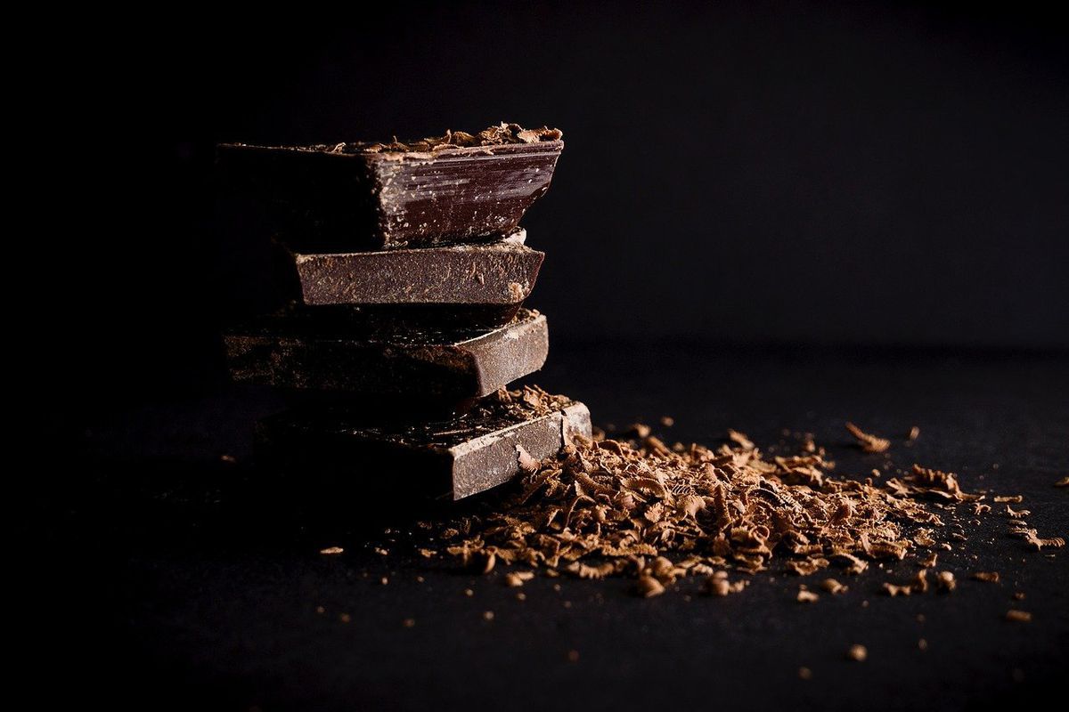Лікар з Британії порекомендував запастися гірким шоколадом при схудненні. Частка вмісту какао повинна бути не менше 75 %.