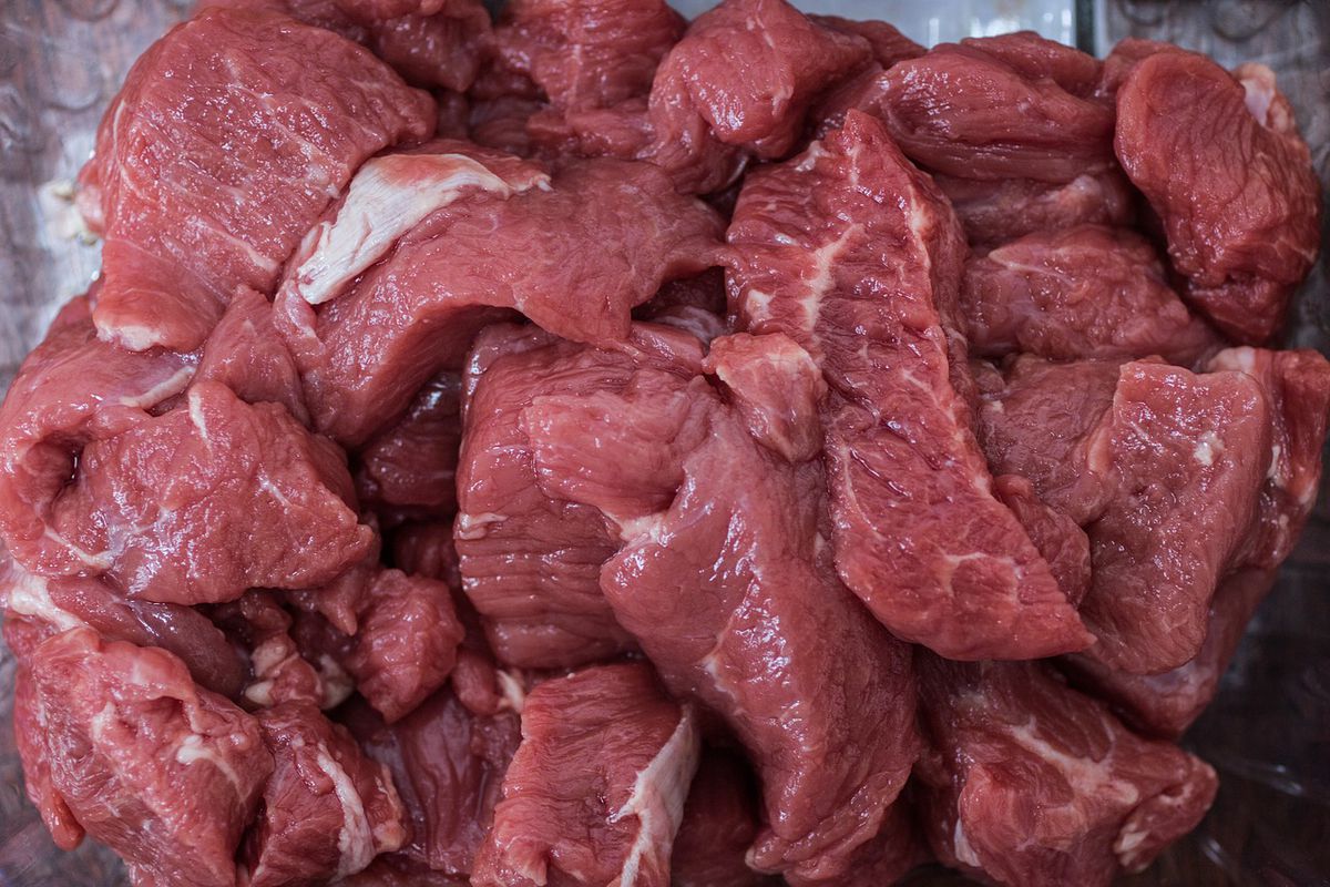 Навіть найжорсткіше м'ясо стане м'якіше і соковитіше — 9 порад від кухарів. Якщо попався жорсткий шматок, то доведеться вдатися до деяких кулінарних хитрощів, які дозволять врятувати ситуацію.
