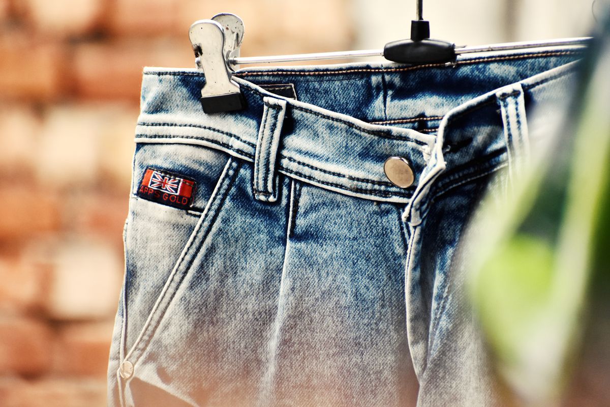 Як зменшити зношування джинсів та як правильно їх прати. Найпоширеніші помилки під час прання джинсів.