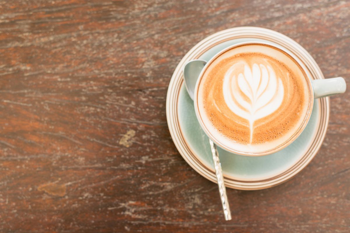 Вчені виявили, що споживання кави може знизити ризик розвитку когнітивних порушень у людини. Для зниження ризику розвитку когнітивних порушень варто вживати каву.