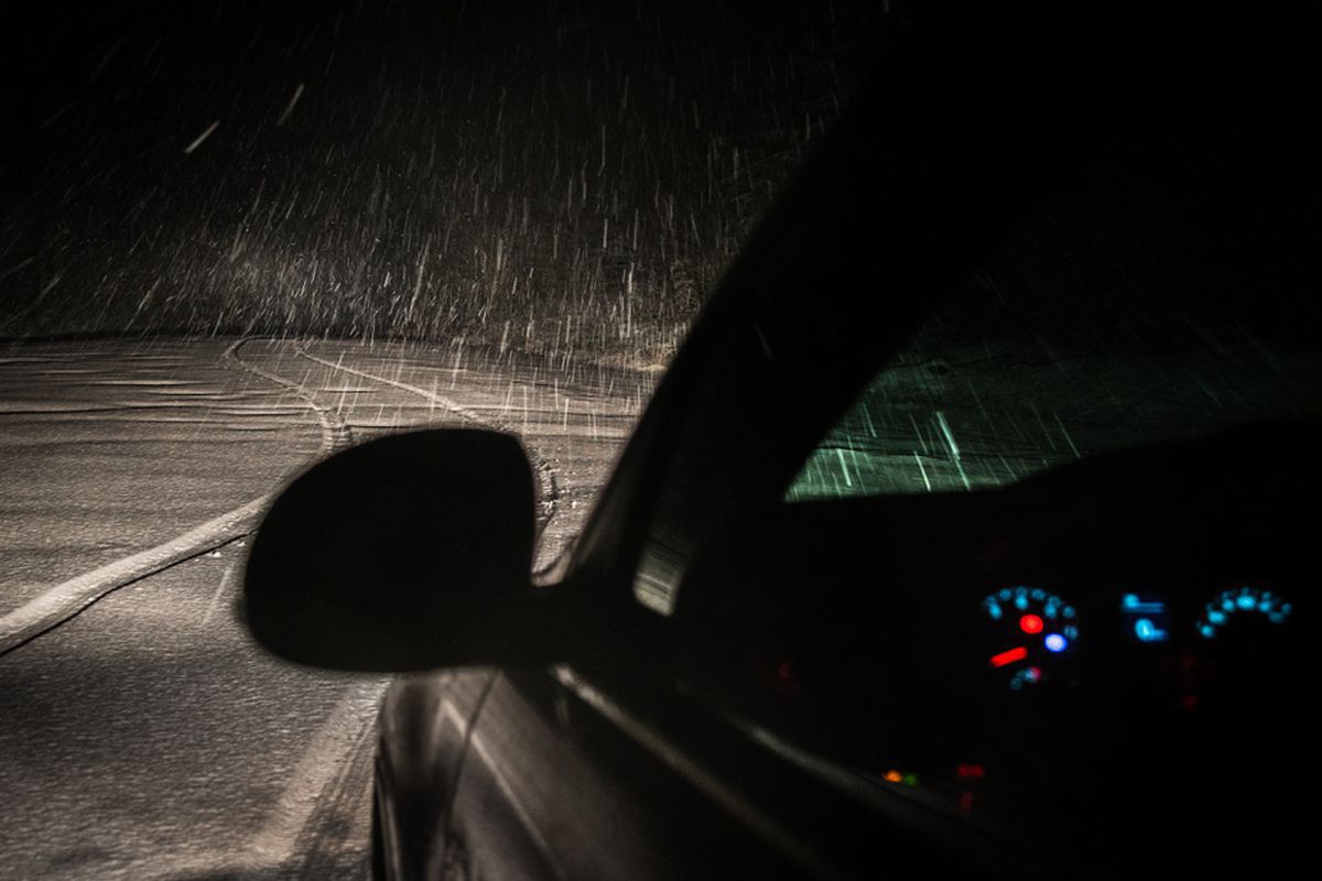 Про що важливо пам'ятати водію взимку на нічній дорозі. 5 простих порад.