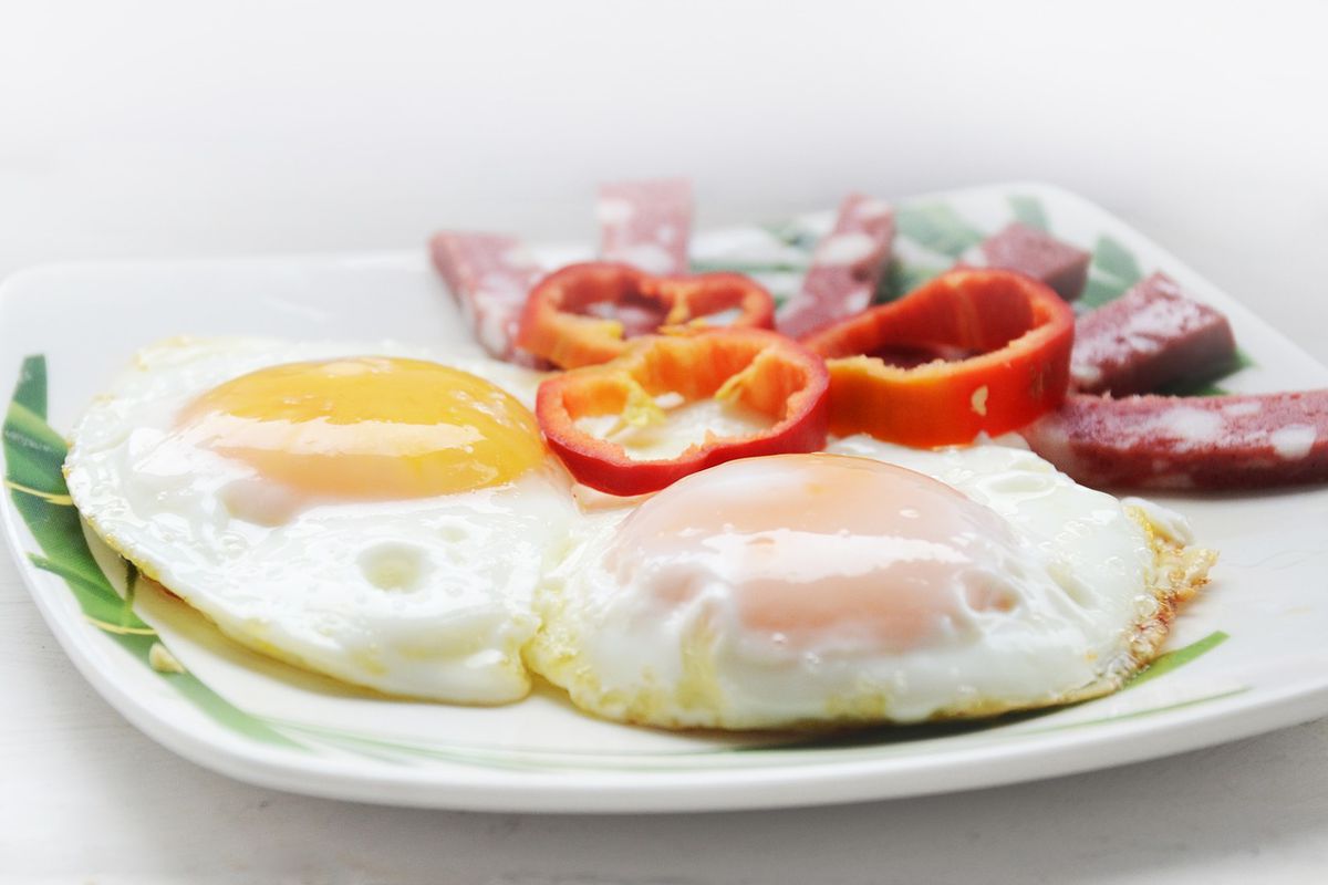Ці кілька продуктів здатні прибрати жир на вашому животі, якщо вживати їх на сніданок. Деякі продукти допомагають прибрати жир на животі.