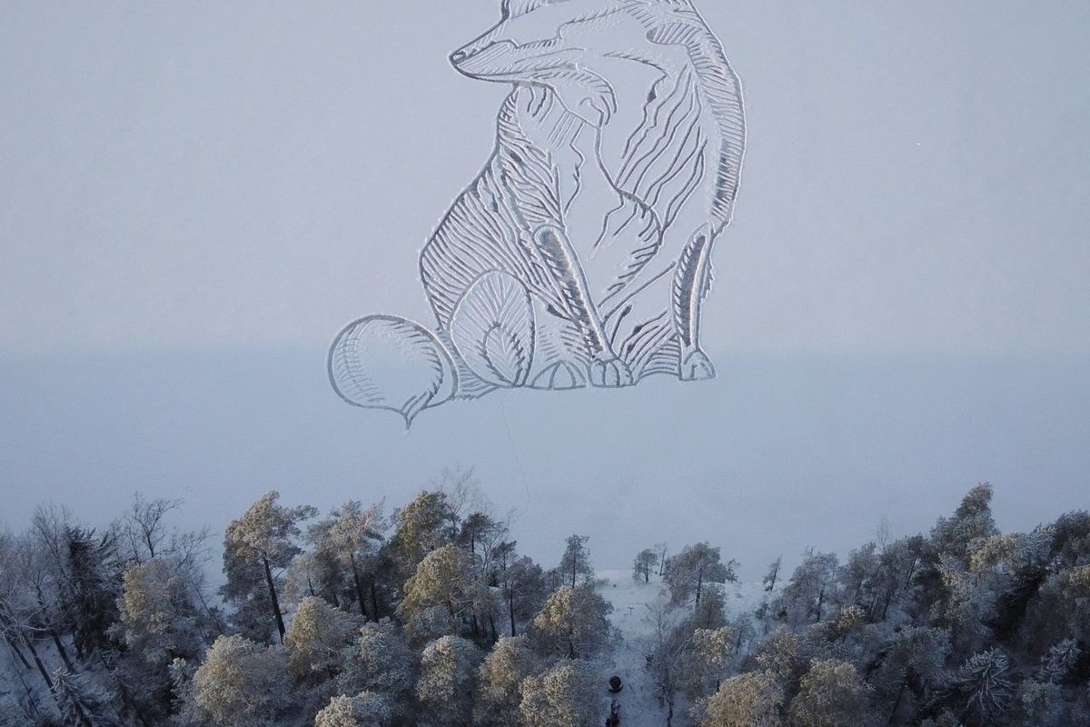 Дизайнер намалював приголомшливу лисицю заввишки 90 метрів на замерзлому озері у Фінляндії. Від його роботи захоплює дух.